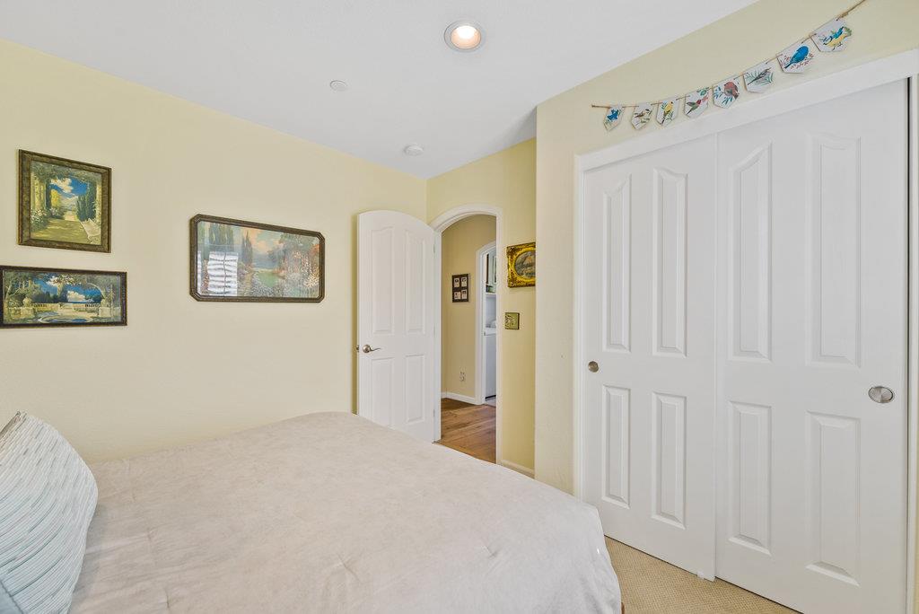 237 Fieldcrest LN