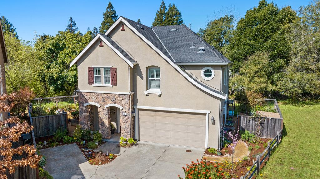 237 Fieldcrest LN