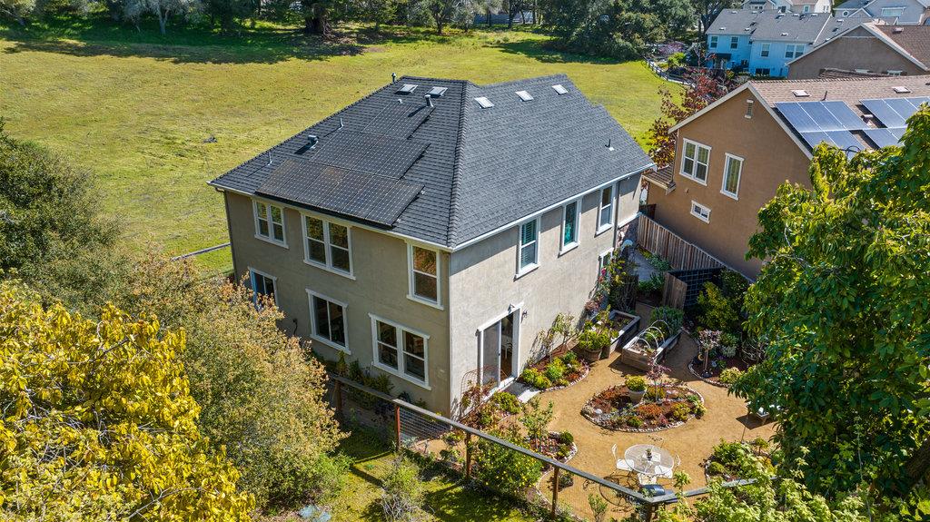 237 Fieldcrest LN