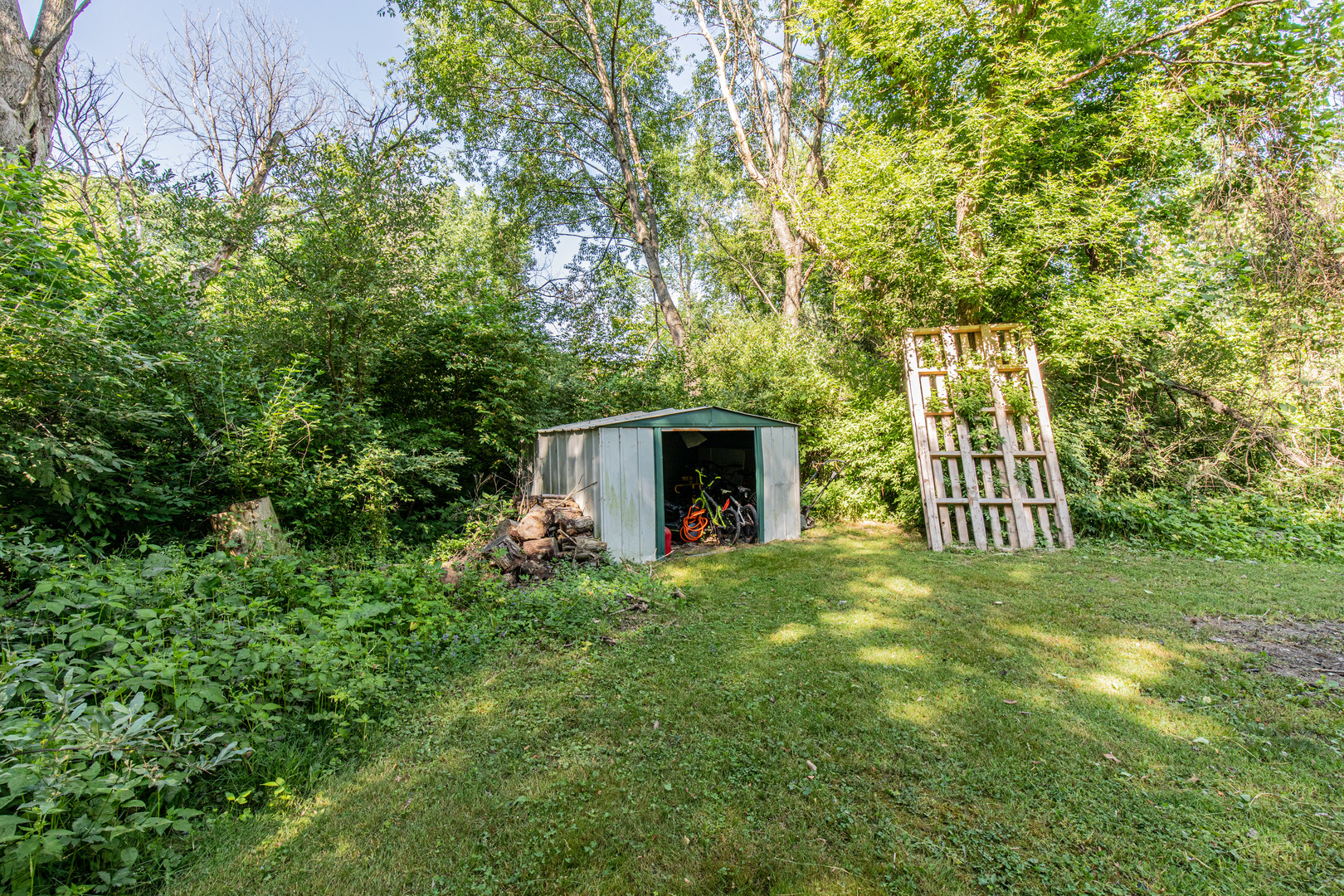 7 N Walnut Drive