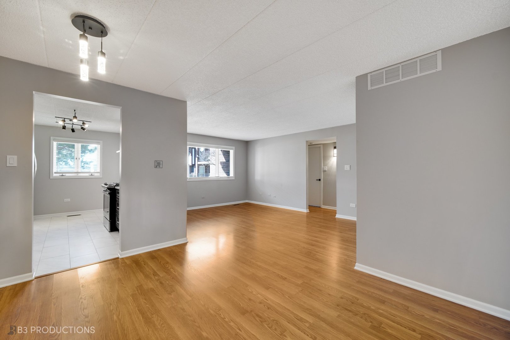 10531 S ROBERTS Road Unit: 1-A