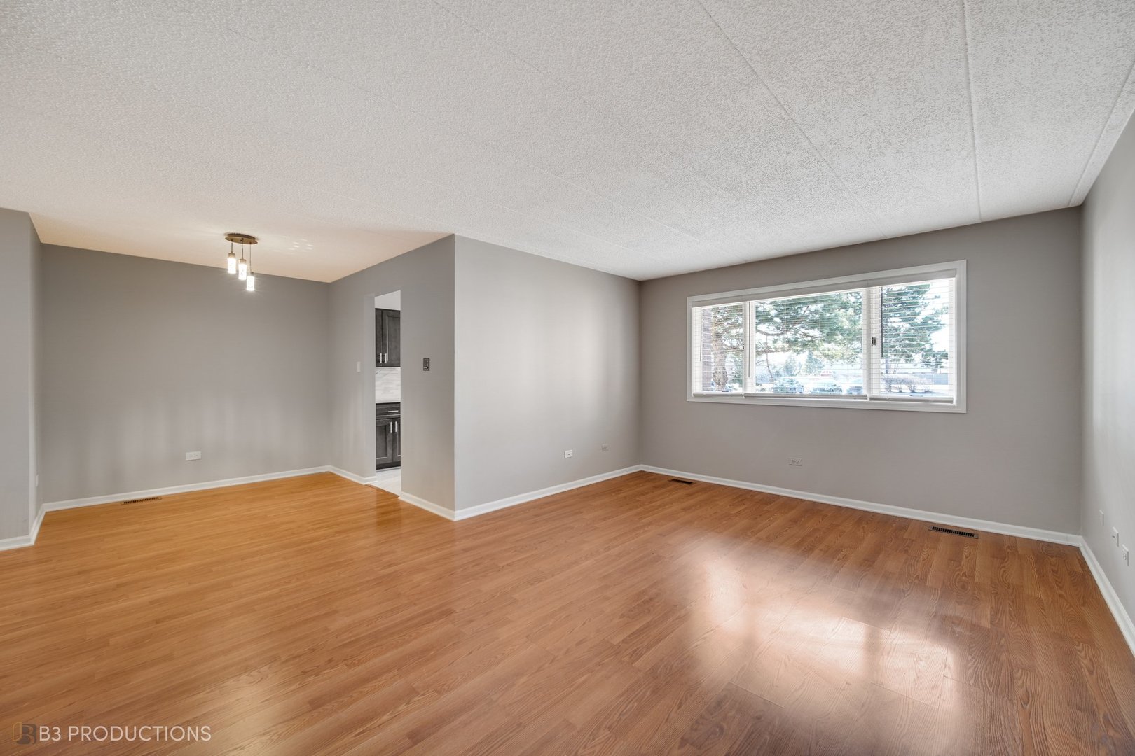 10531 S ROBERTS Road Unit: 1-A