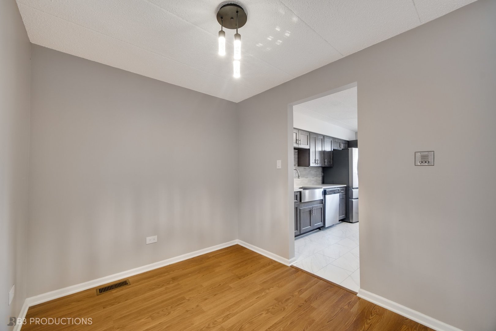10531 S ROBERTS Road Unit: 1-A