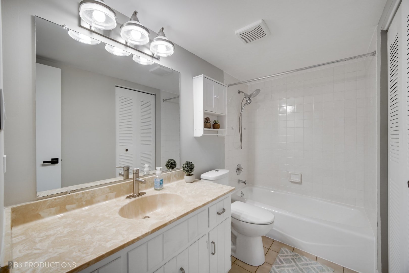 10531 S ROBERTS Road Unit: 1-A