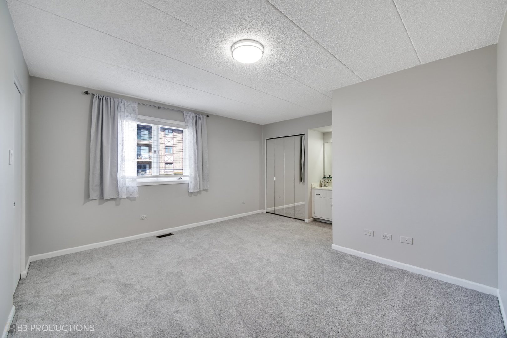 10531 S ROBERTS Road Unit: 1-A