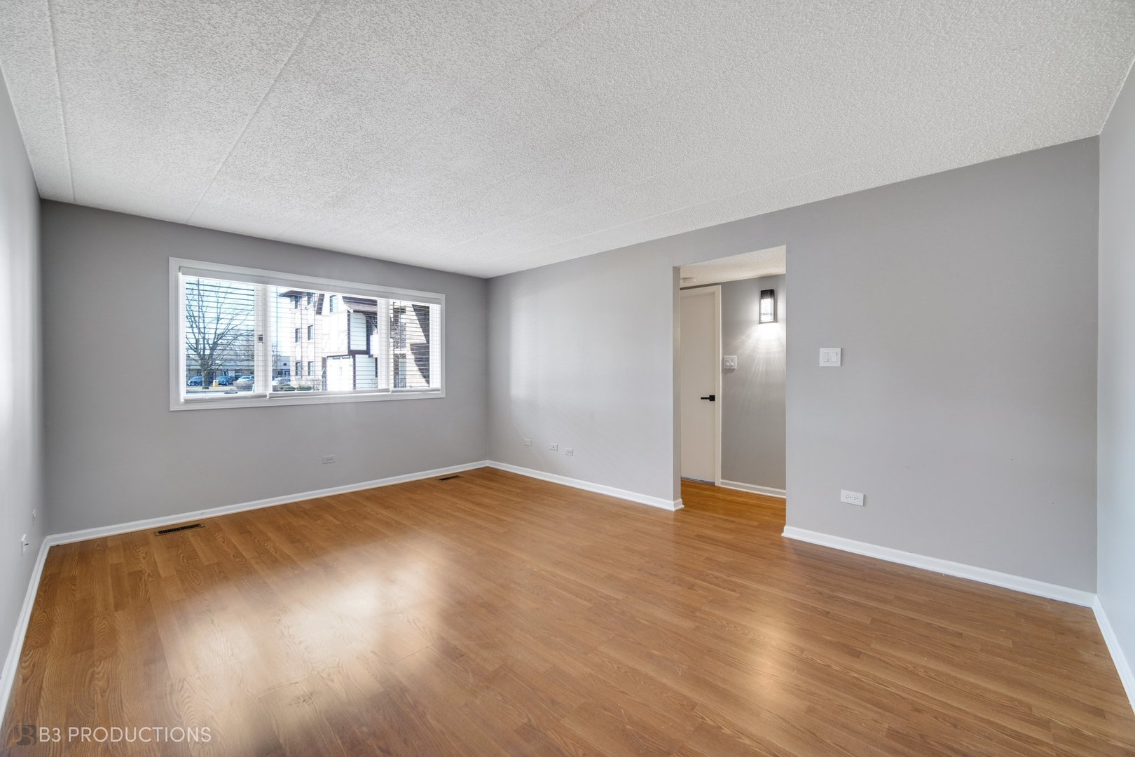 10531 S ROBERTS Road Unit: 1-A