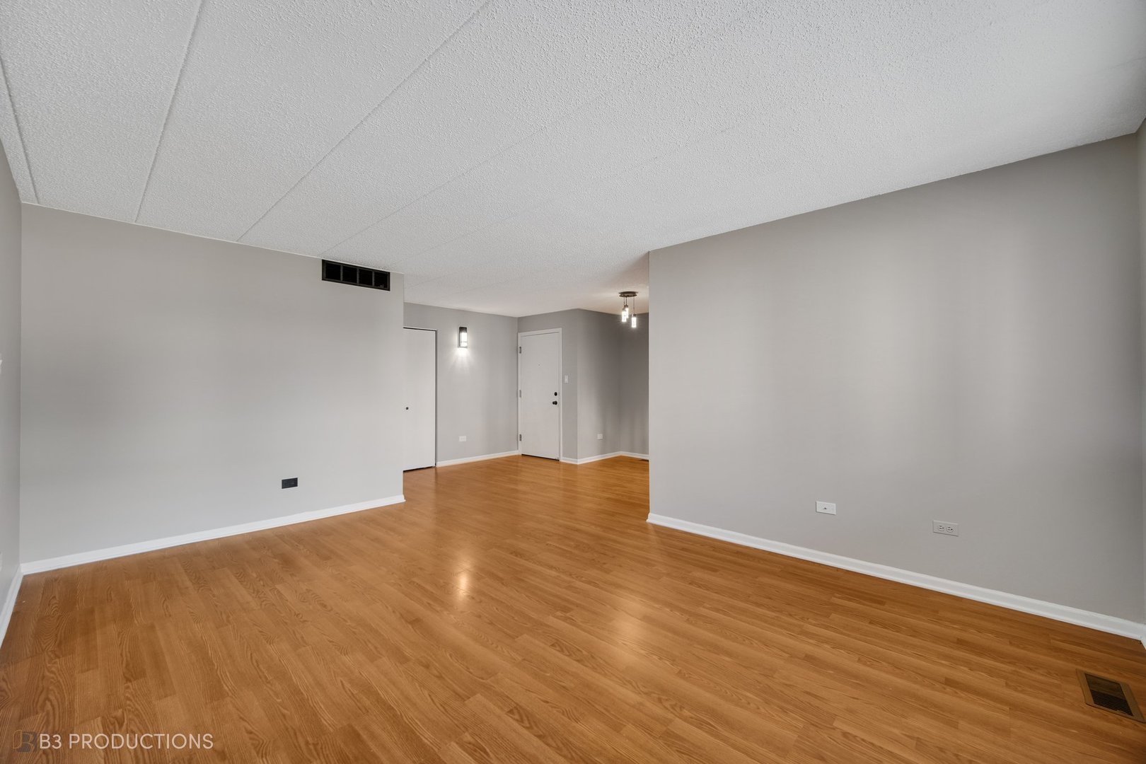 10531 S ROBERTS Road Unit: 1-A