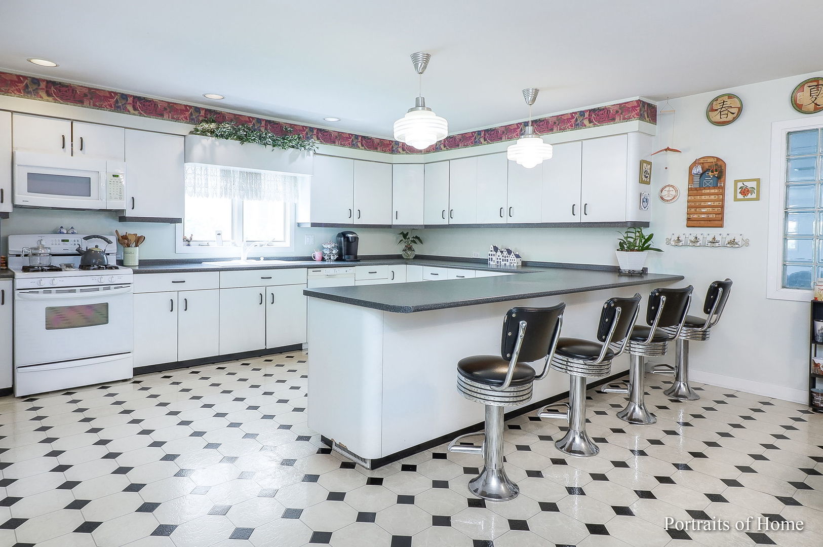 236 S Riverside Drive