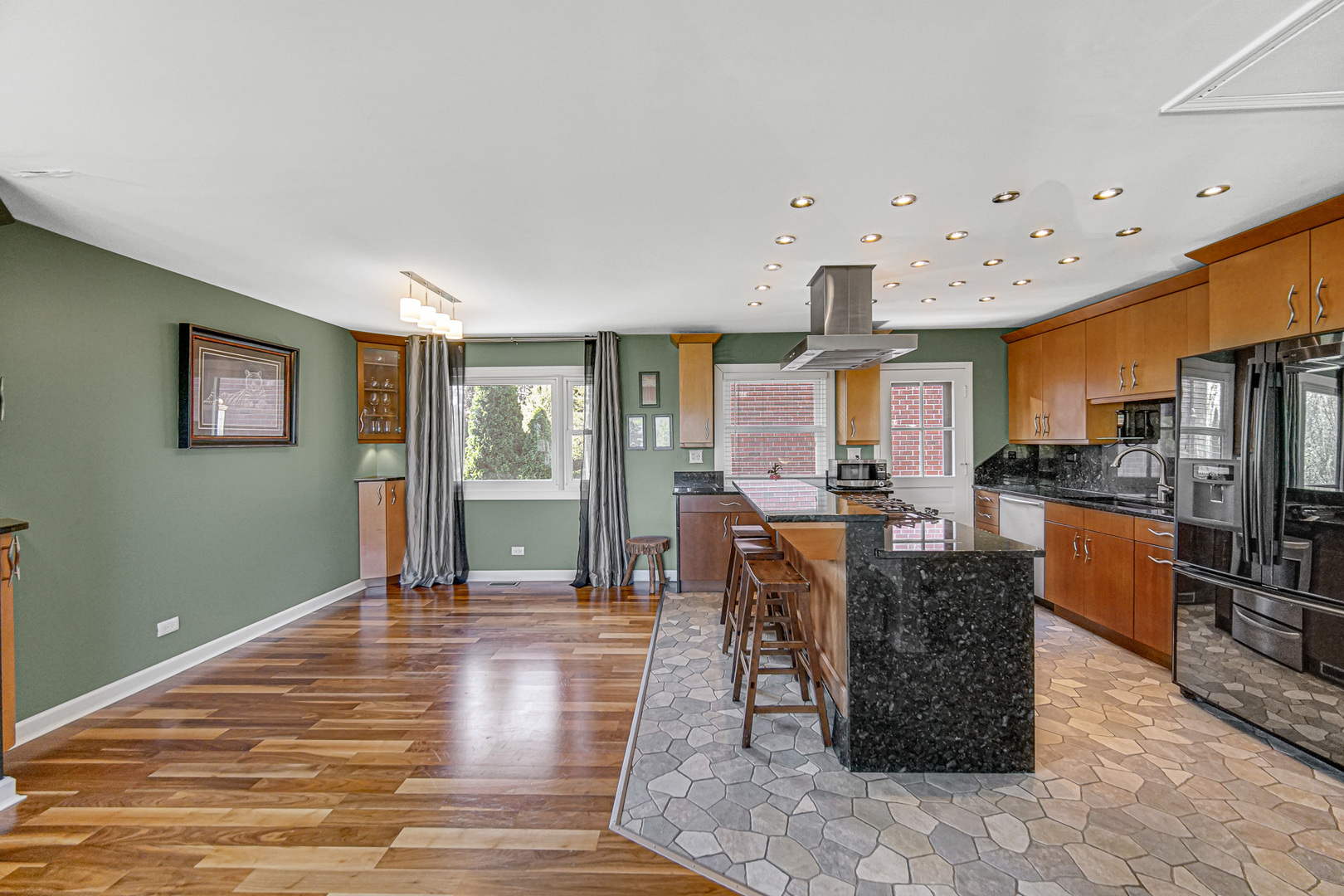 276 N Jackson Road