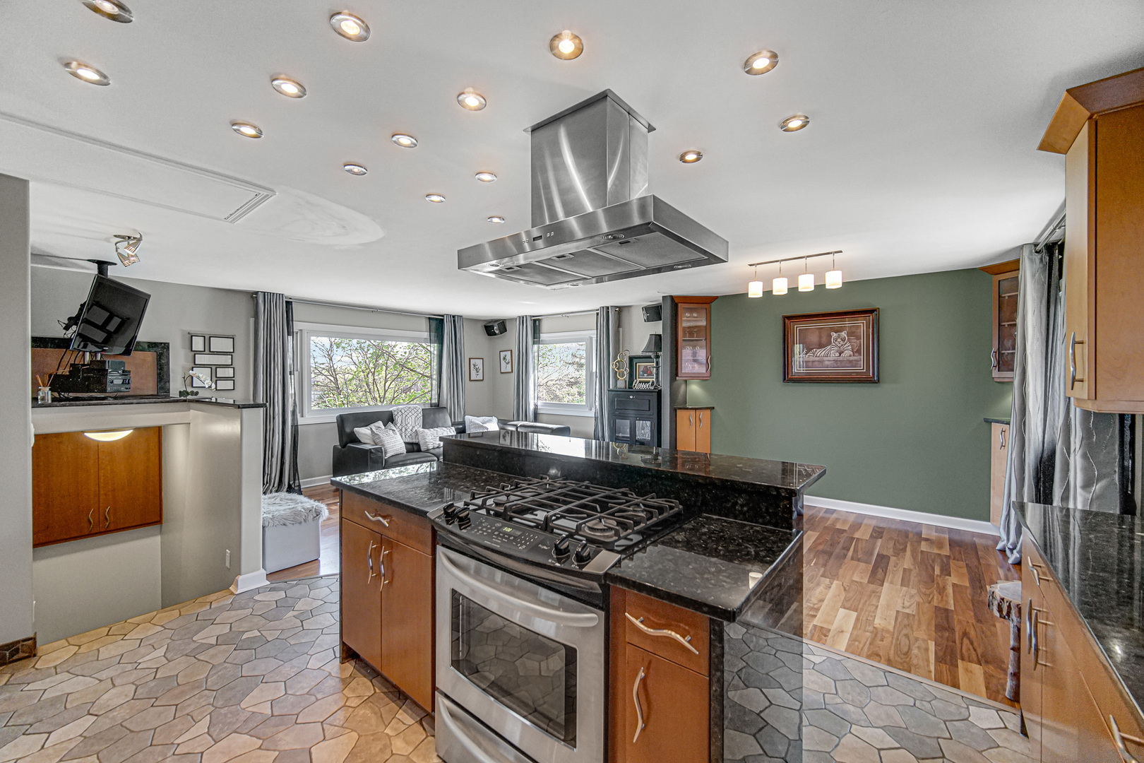 276 N Jackson Road