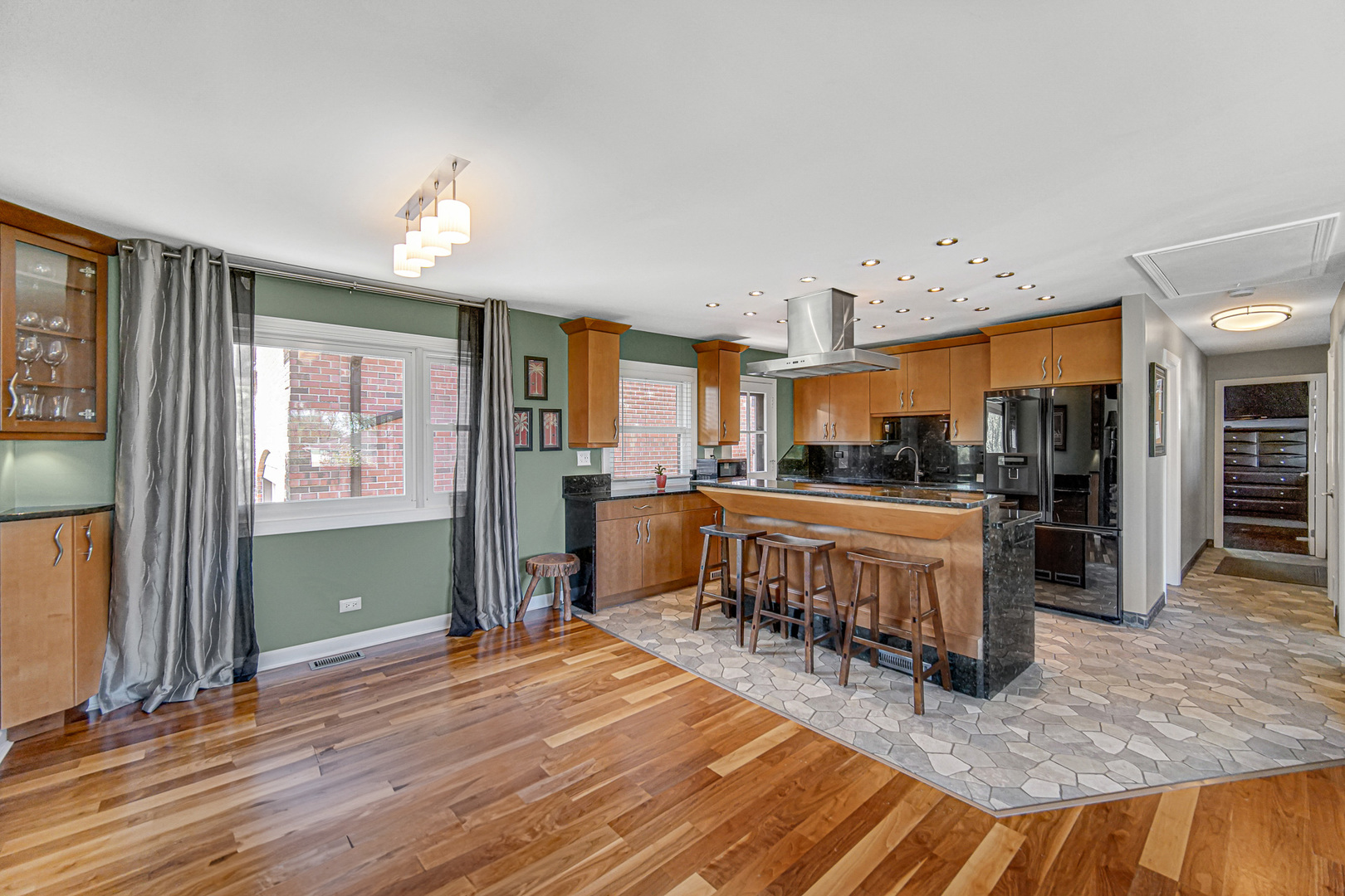 276 N Jackson Road