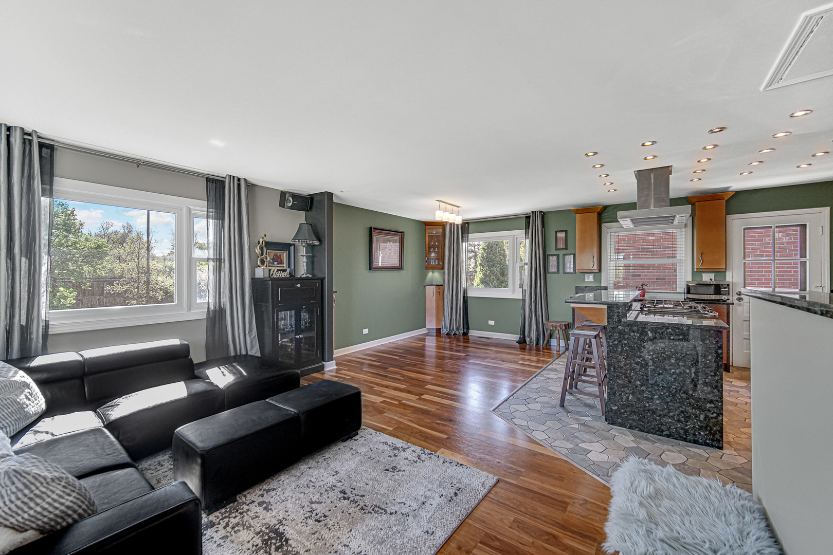 276 N Jackson Road
