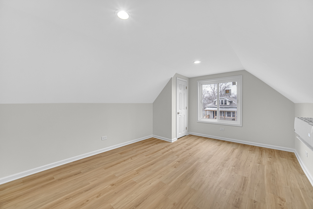 211 W 112th Place