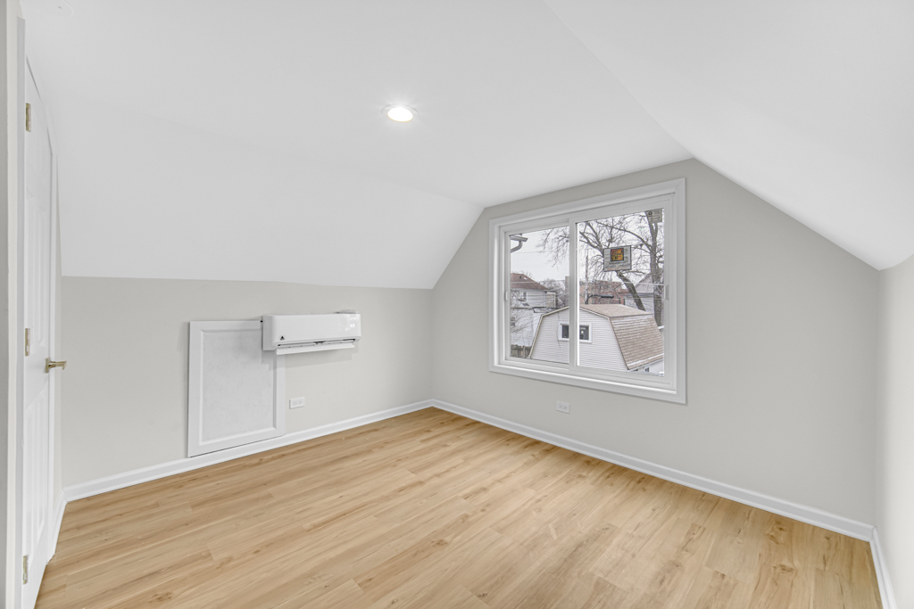 211 W 112th Place