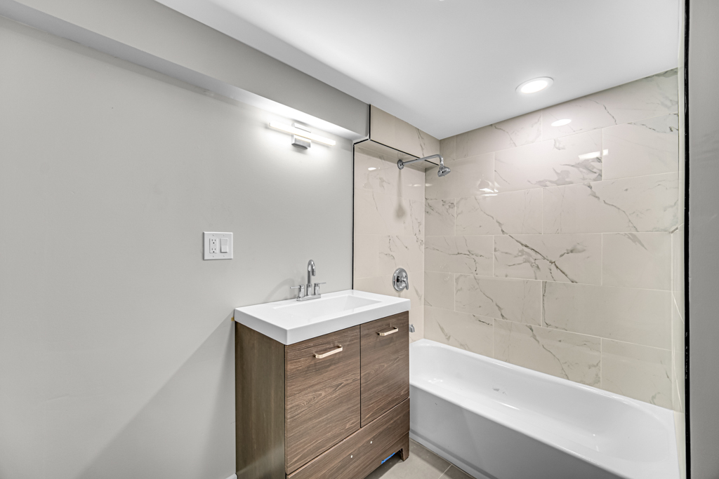 211 W 112th Place