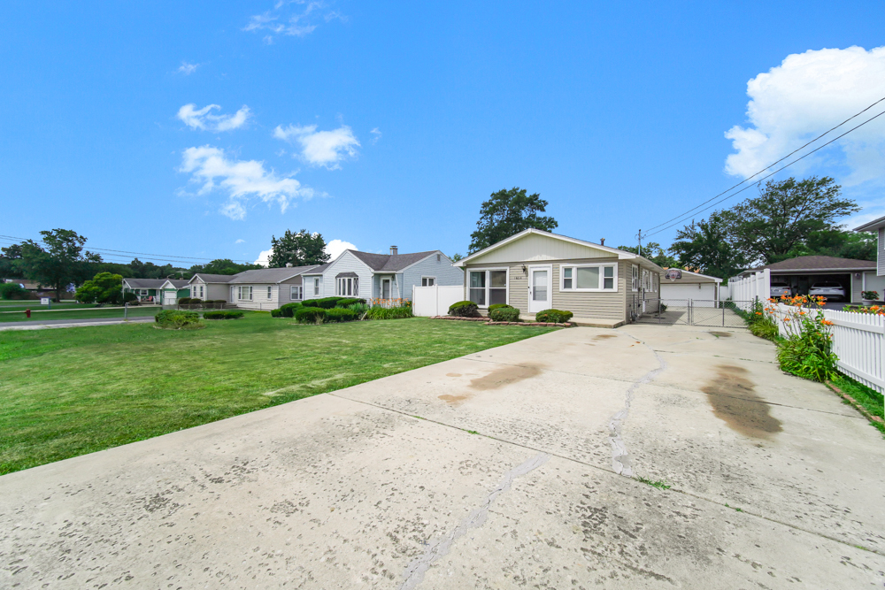 16014 Laramie Avenue
