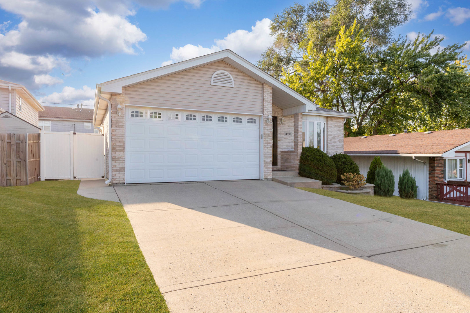 8518 S 79th Court