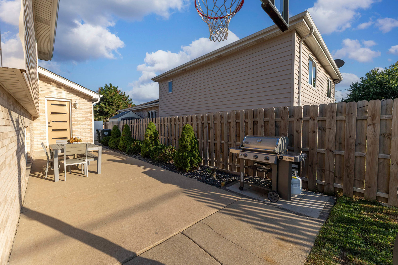 8518 S 79th Court
