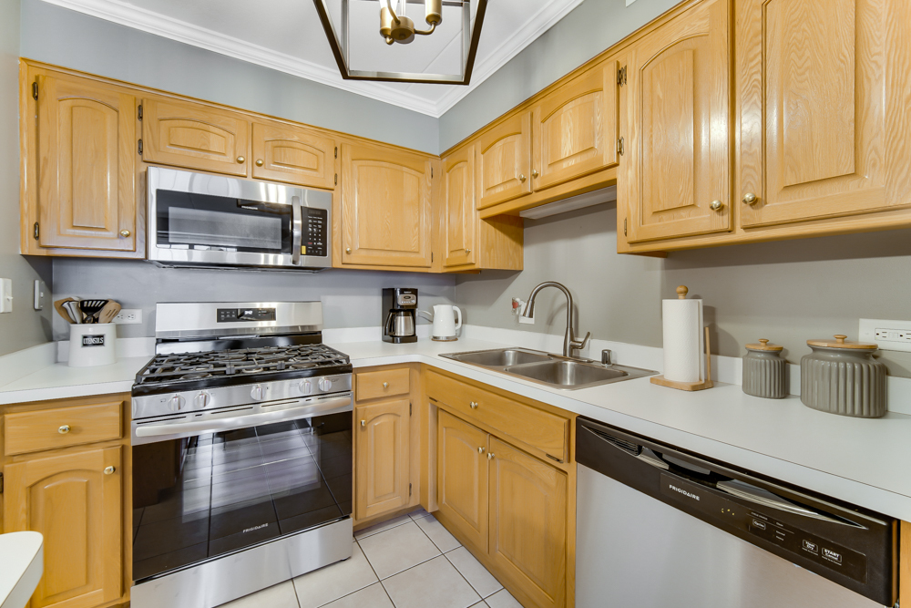 10832 S 76TH Avenue Unit: 2T