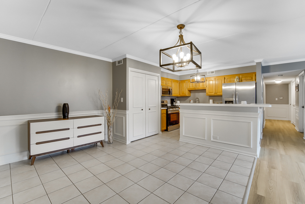 10832 S 76TH Avenue Unit: 2T