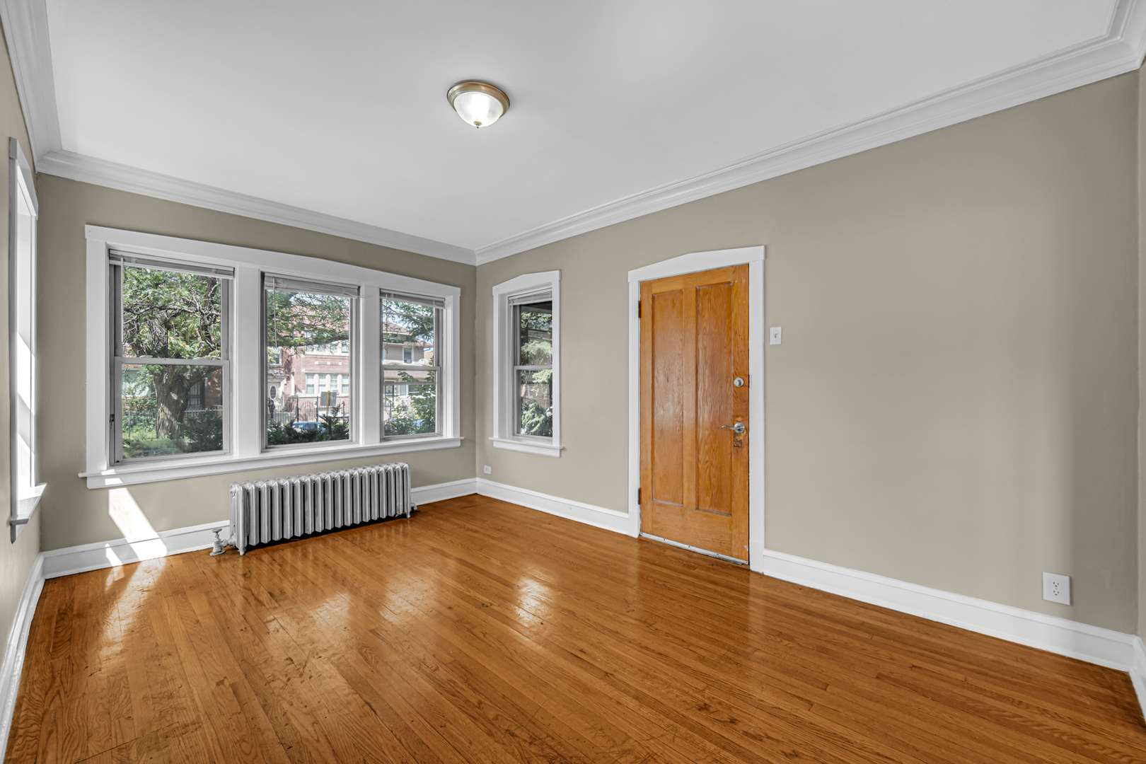 5527 W Potomac Avenue