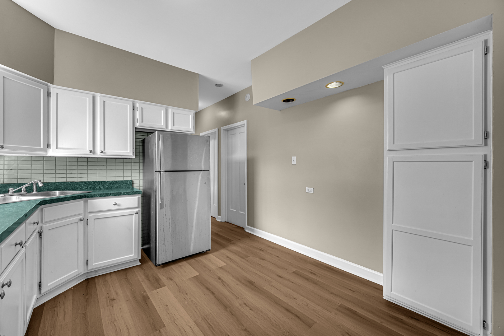 5527 W Potomac Avenue