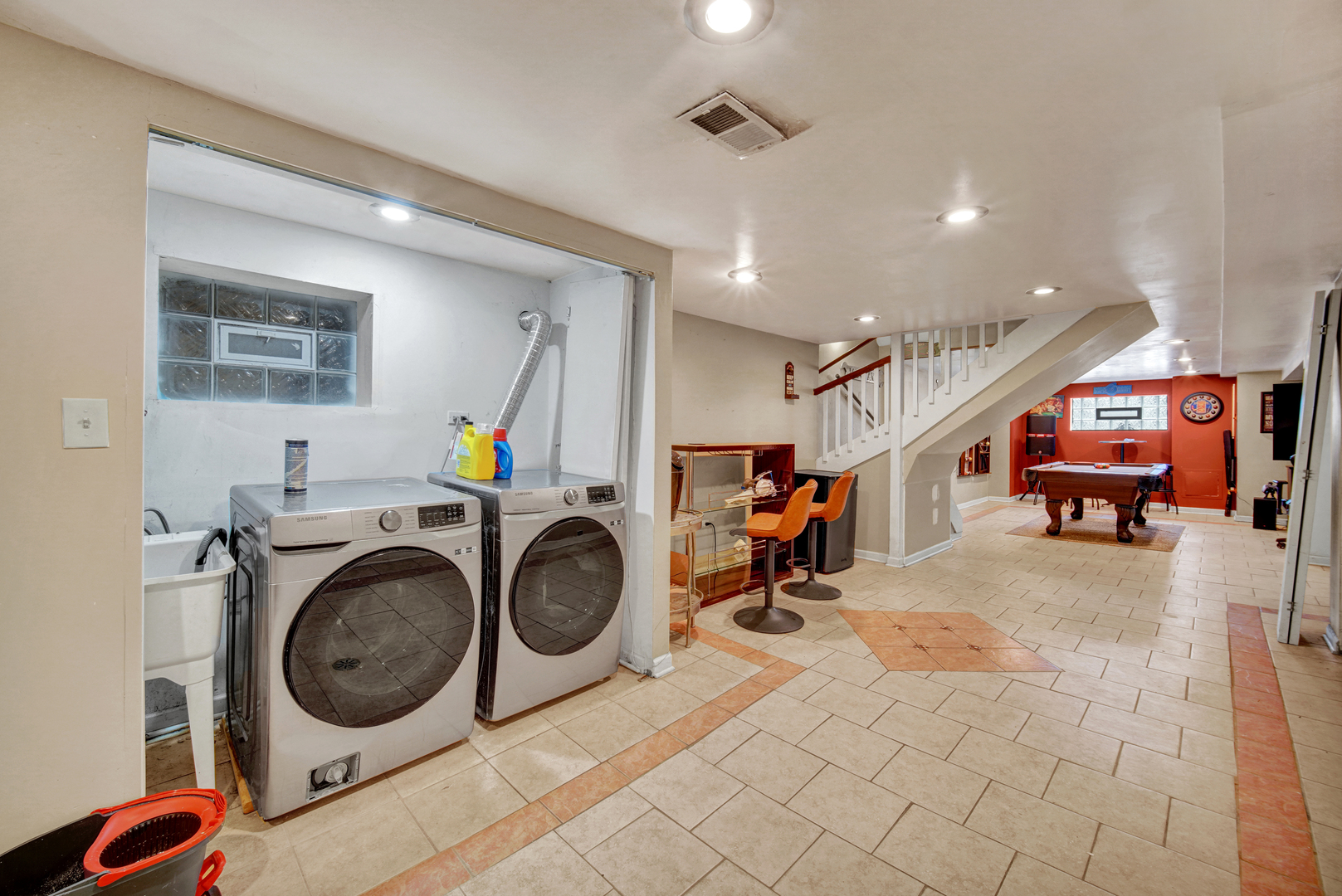 7139 S KEDZIE Avenue