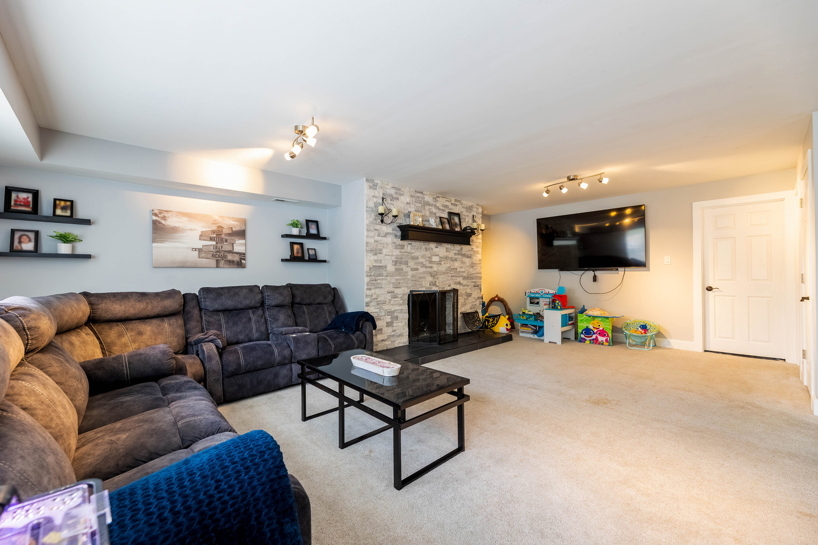 825 copley Lane
