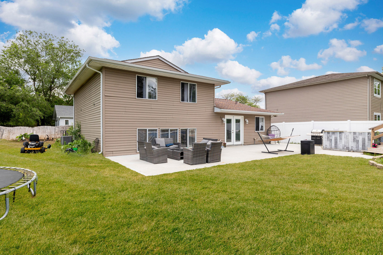 825 copley Lane