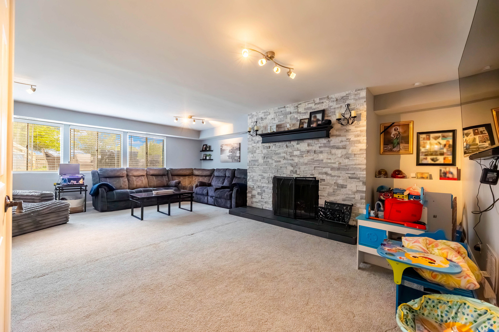 825 copley Lane