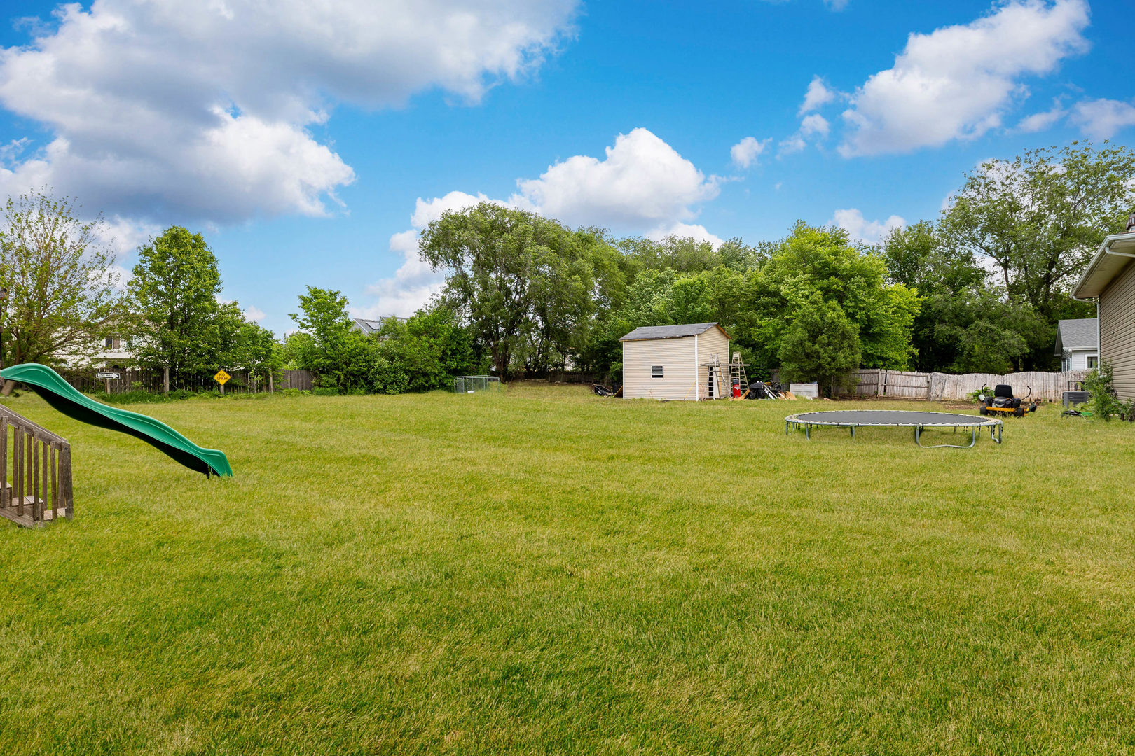 825 copley Lane