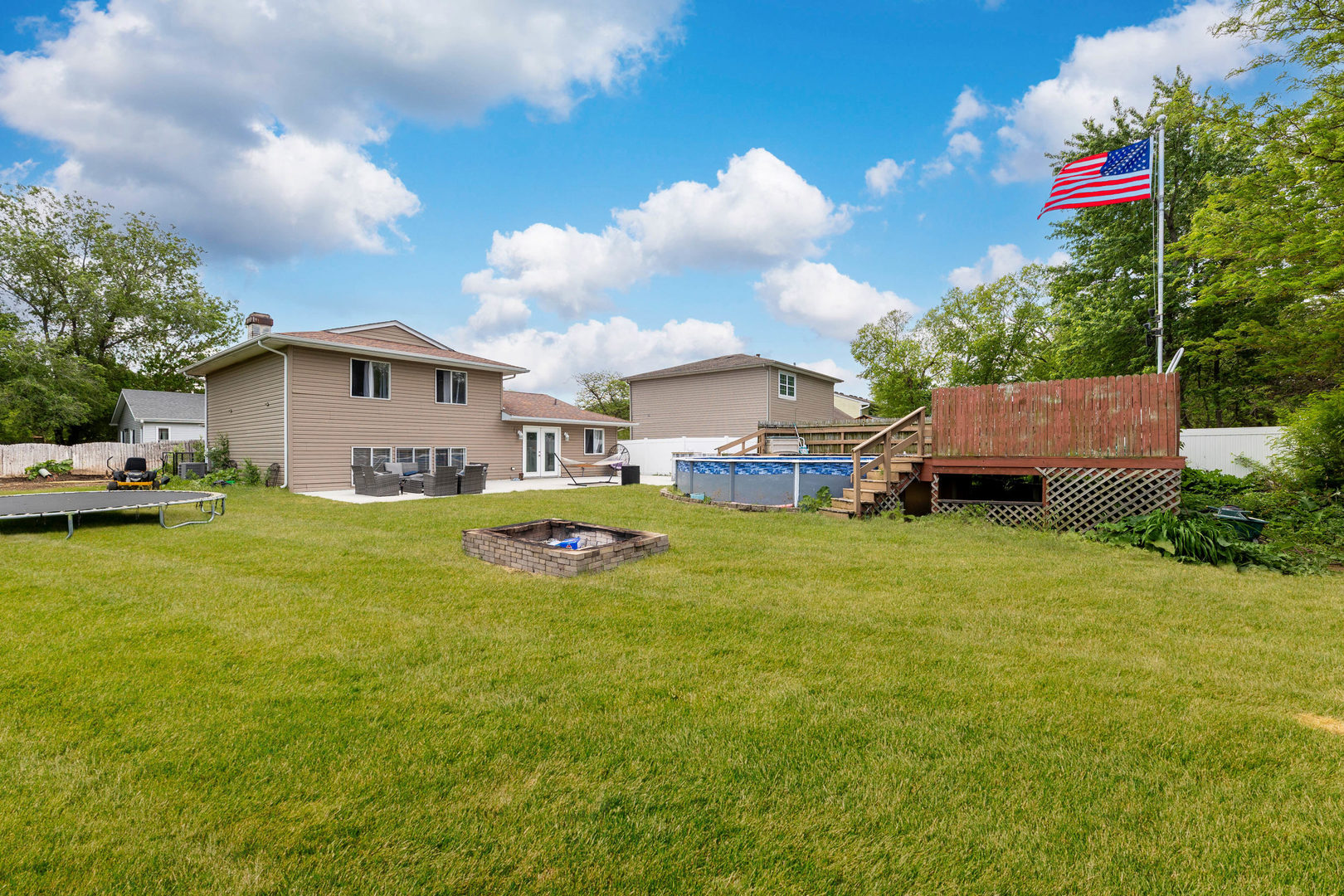 825 copley Lane