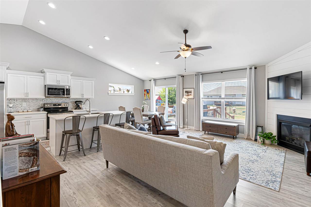 725 Pace Ct