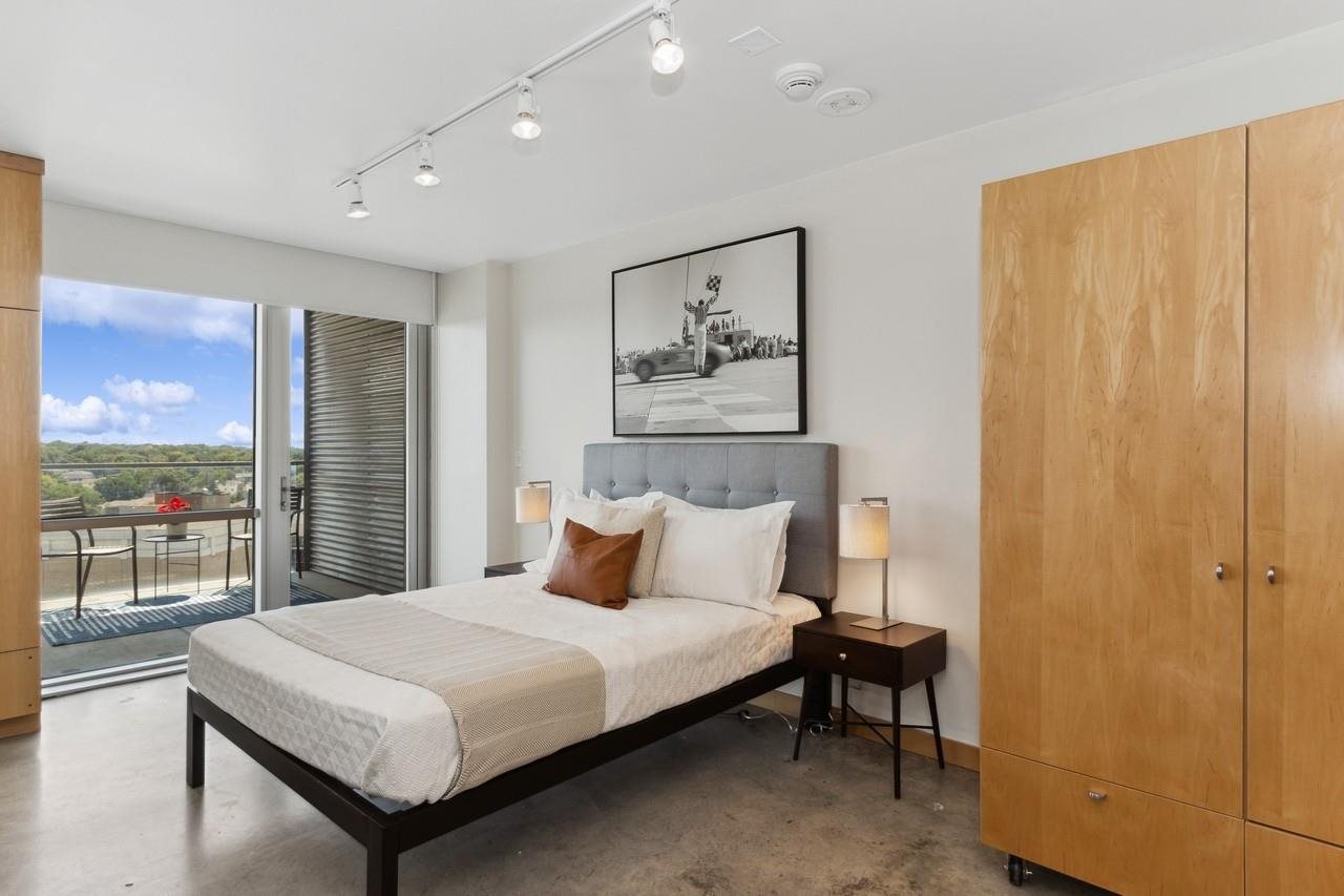 221 E College St Unit: 1007
