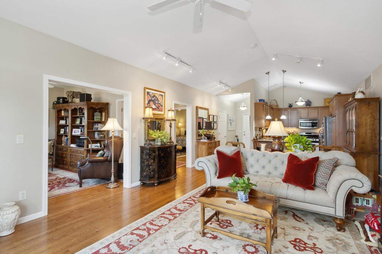 866 Foster Rd