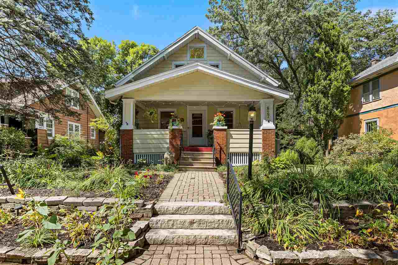827 Dearborn St