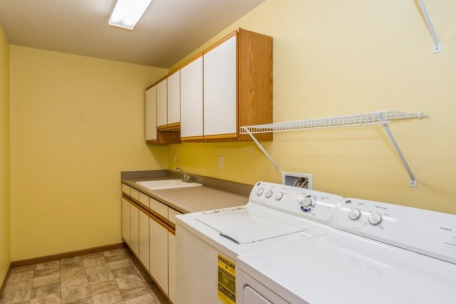 83 Notting Hill Ln