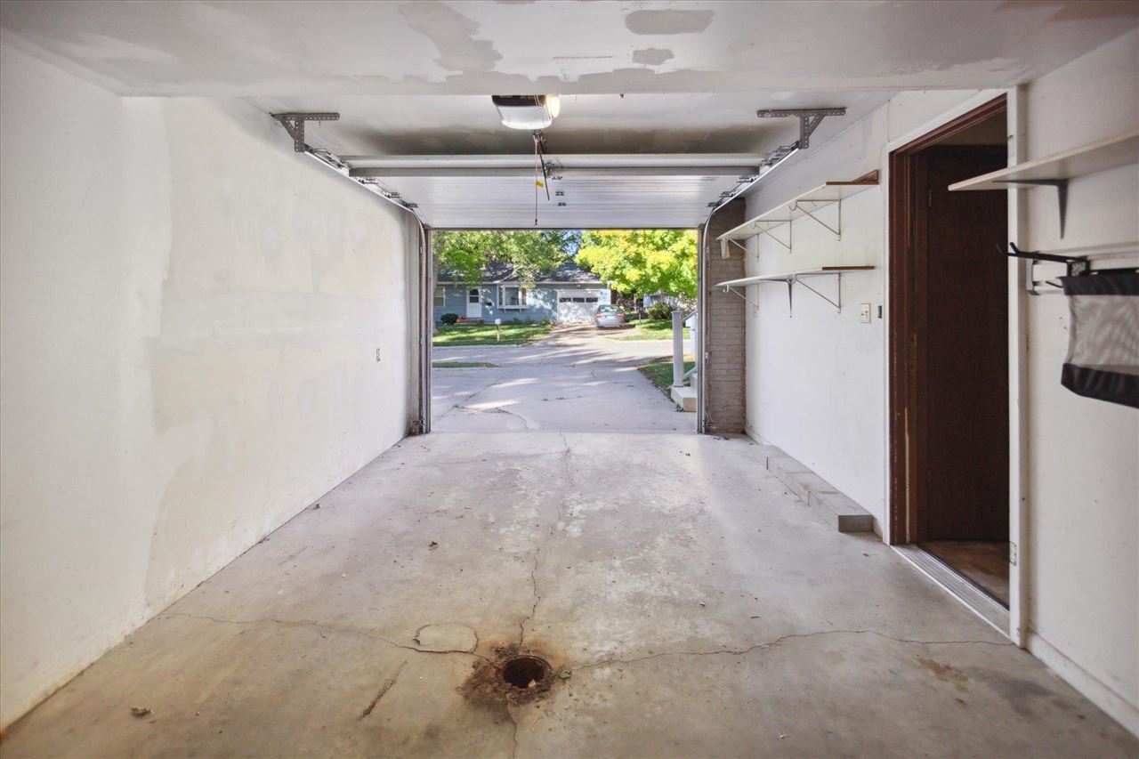 2222 Russell Dr