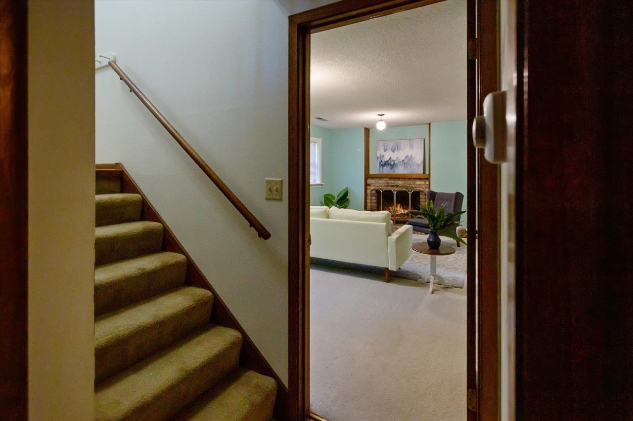 2222 Russell Dr