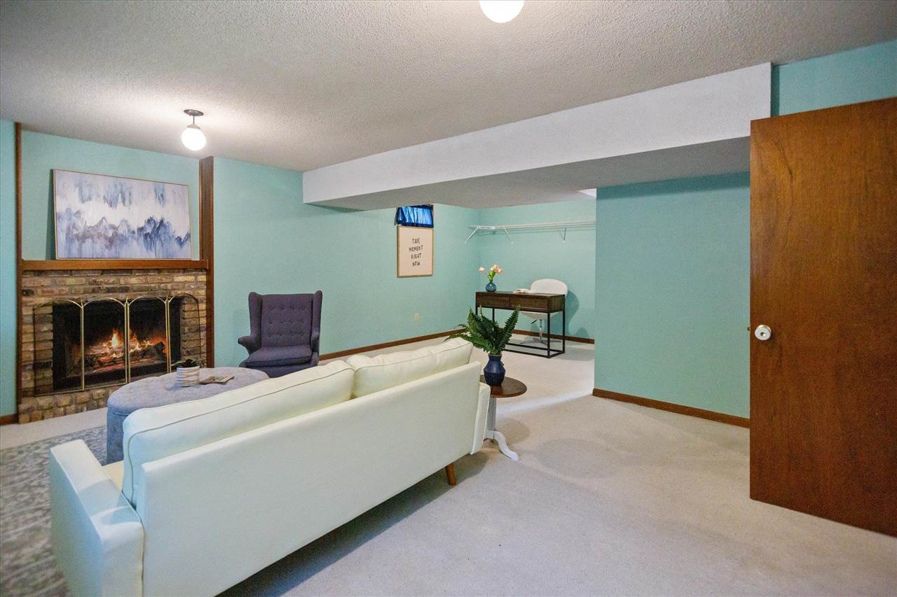 2222 Russell Dr