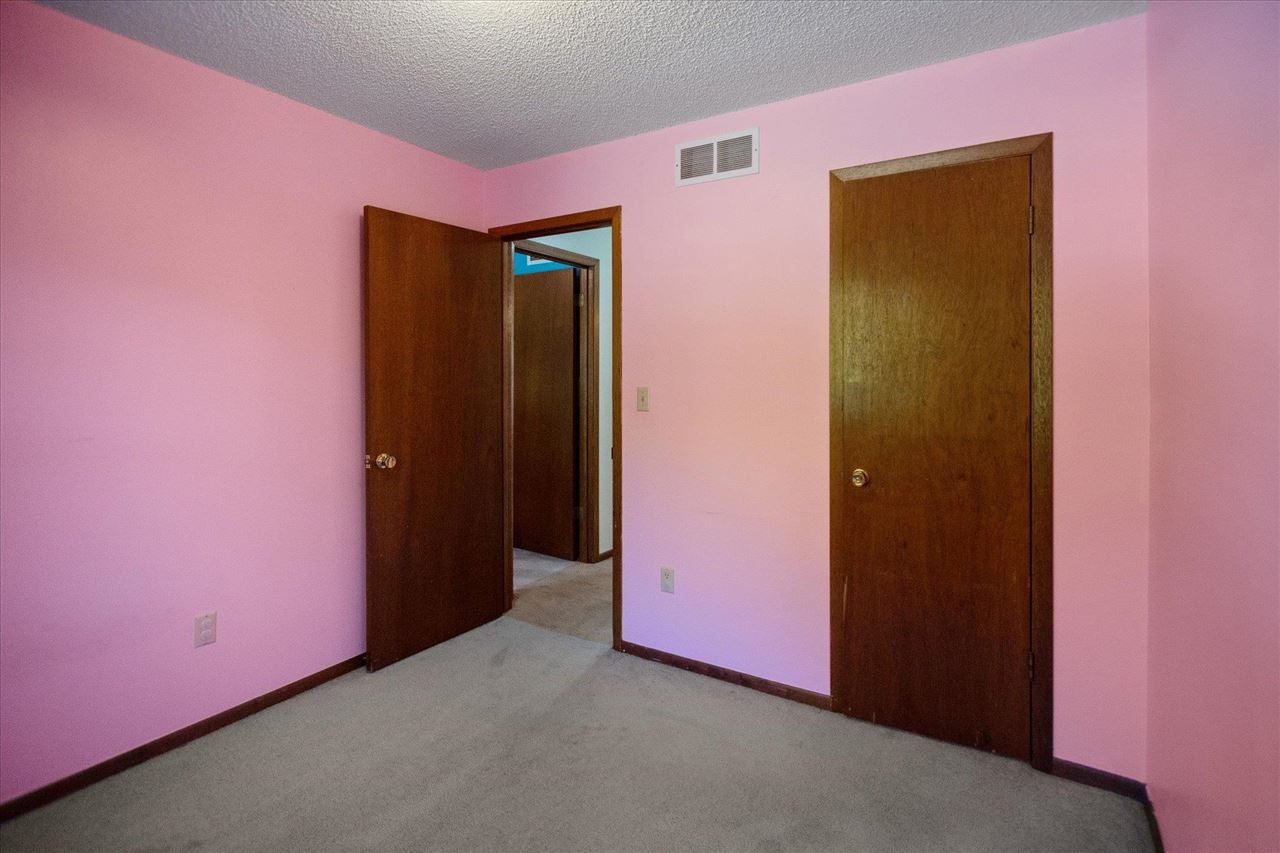 2222 Russell Dr