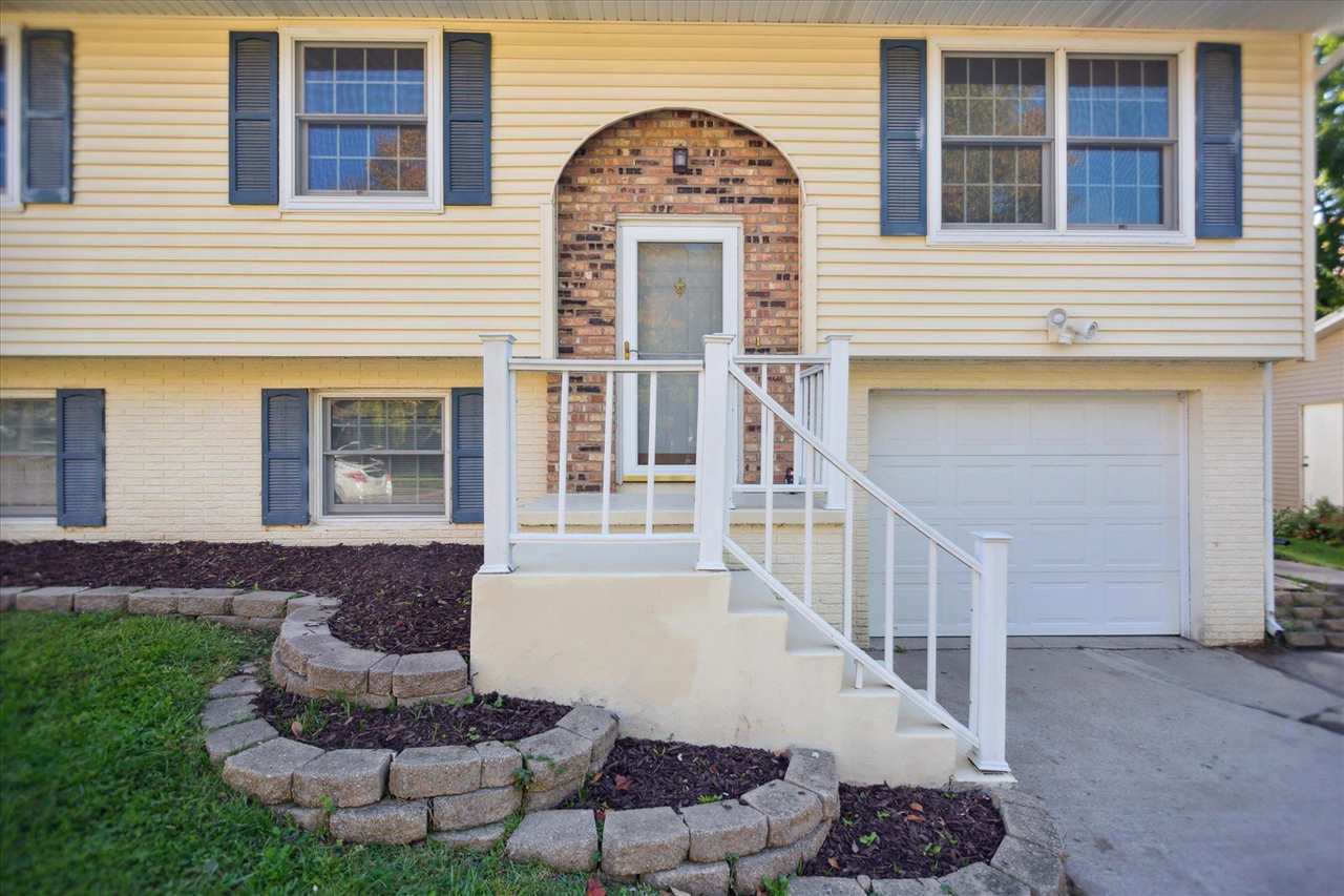 2222 Russell Dr