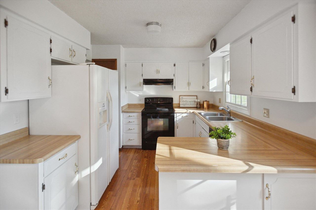 2222 Russell Dr
