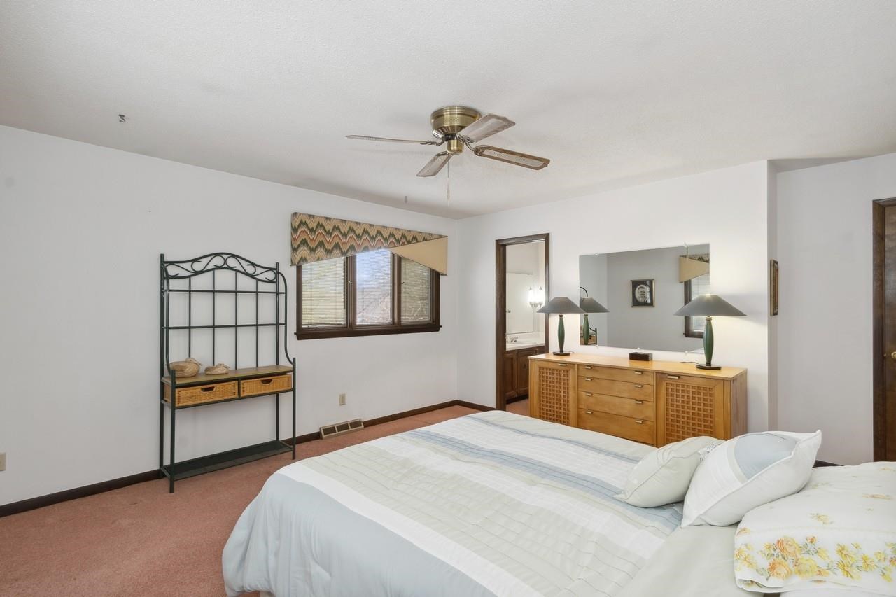 40 Arbury Dr