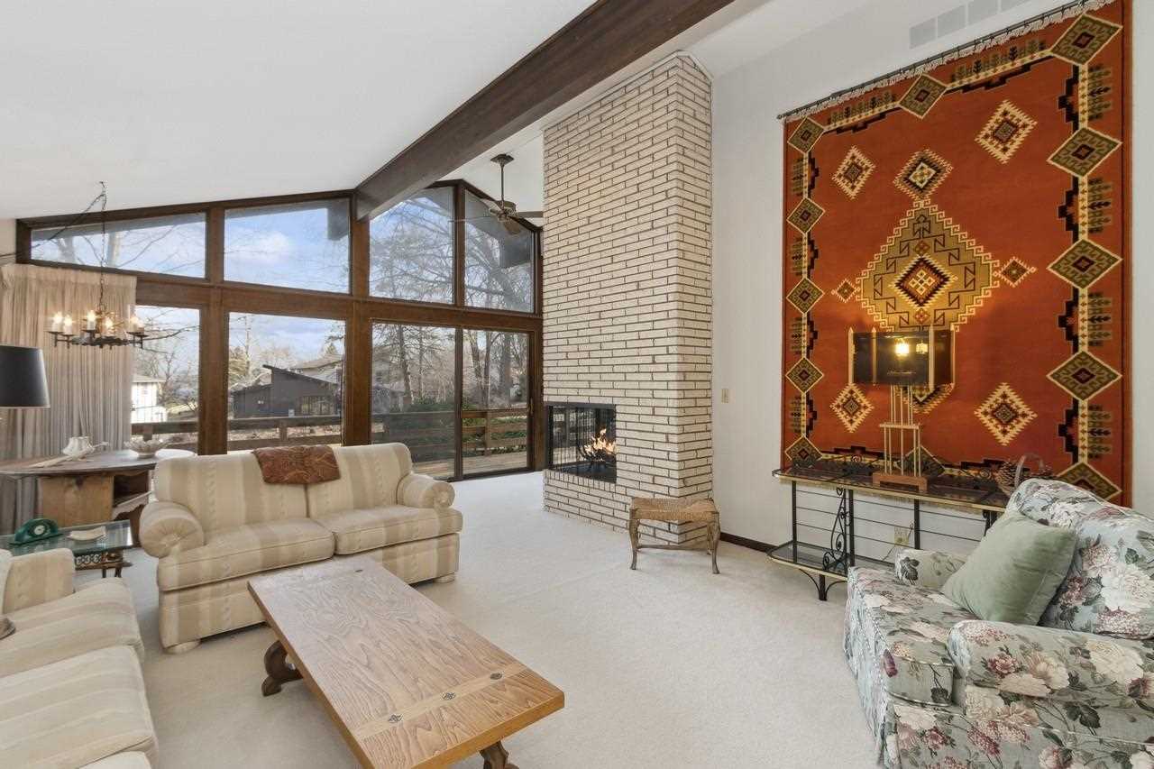 40 Arbury Dr