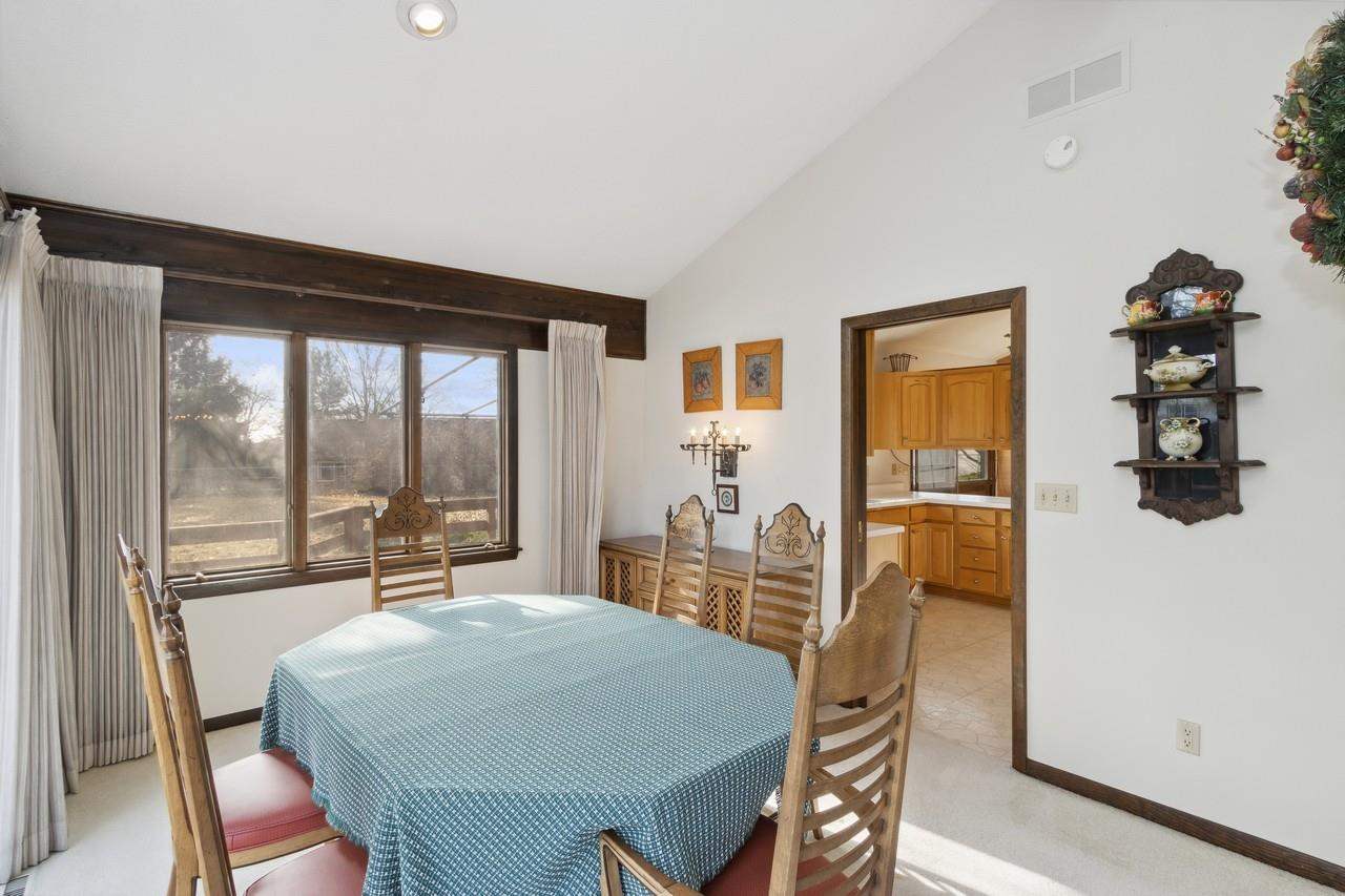 40 Arbury Dr