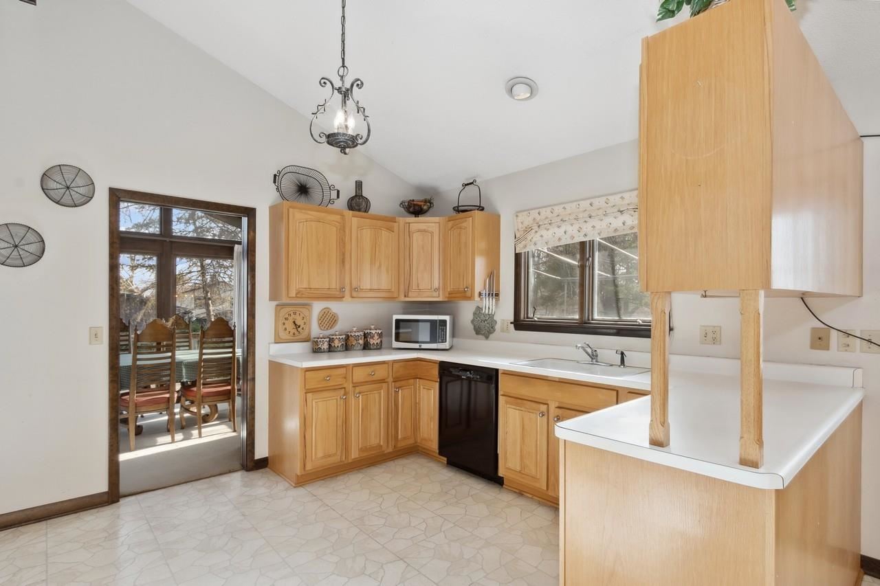 40 Arbury Dr