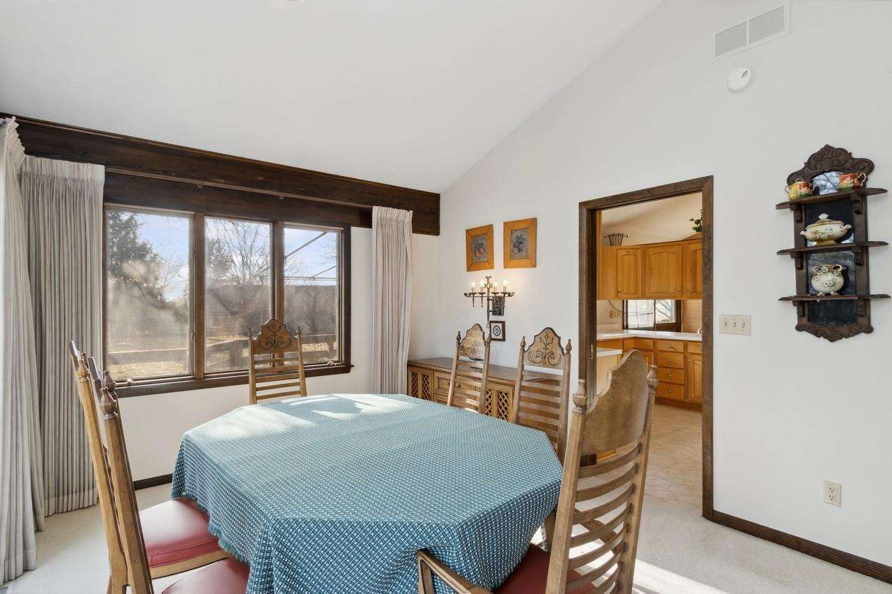 40 Arbury Dr