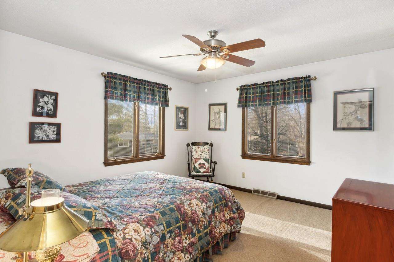 40 Arbury Dr