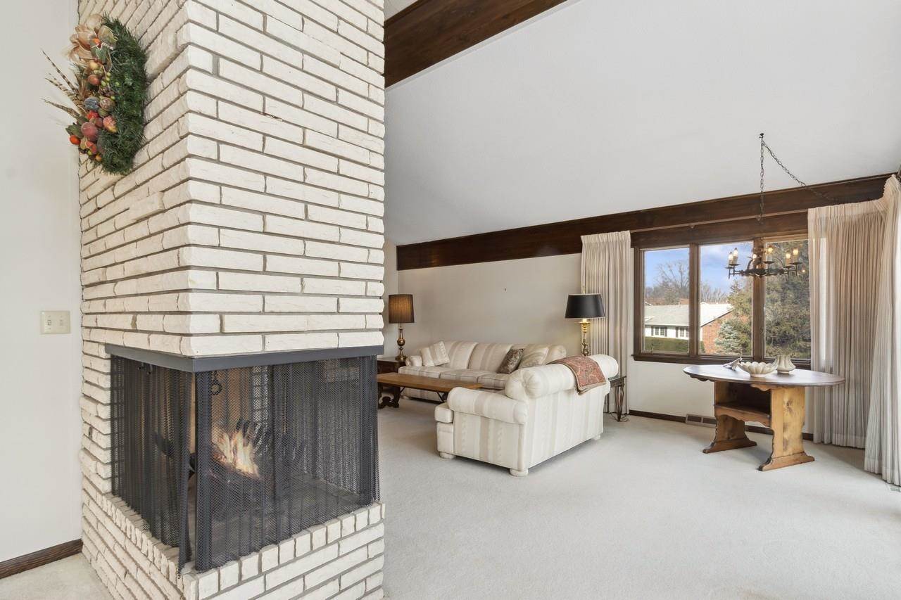 40 Arbury Dr